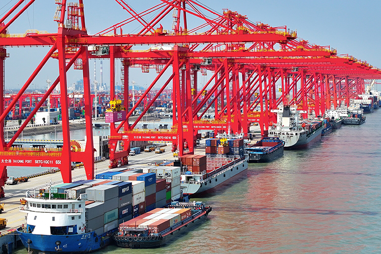 На пике развития торговли со Штатами Китай получал от экспорта около $700 миллиардов
