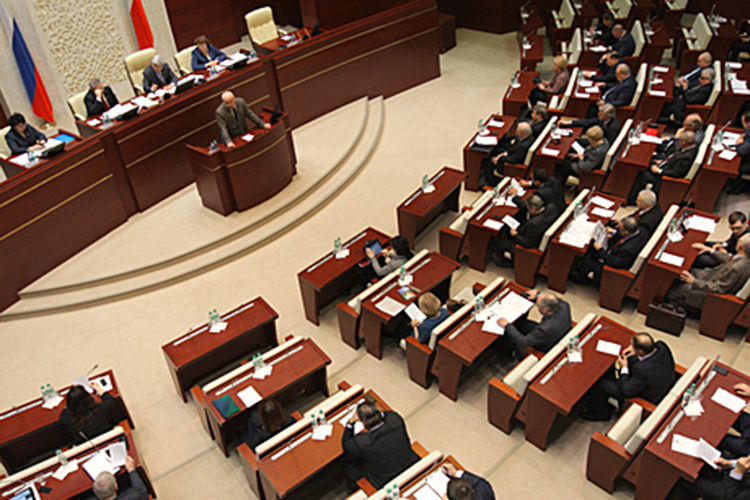 27 февраля татарстанский парламент собрался на внеочередную сессию, на которой подготовили обращение к народам Крыма с призывом к миру