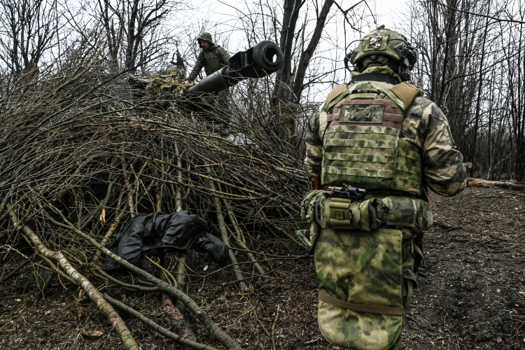 «Запад является участником боевых действий на Украине»
