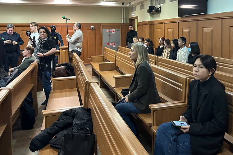 На оглашение приговора в отношении Радика Тагирова пришли журналисты почти всех республиканских изданий, а также немалое число студентов-стажеров