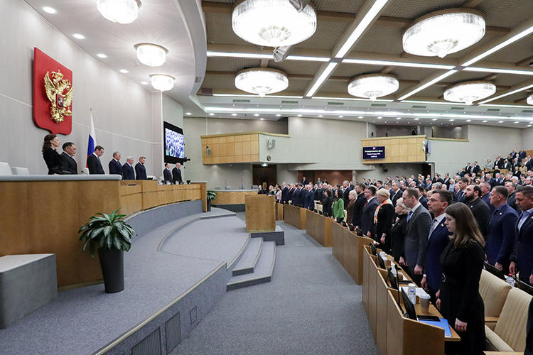 Новый виток обсуждения начался накануне в Госдуме с подачи лидеров фракций, выступающих обычно в начале заседания