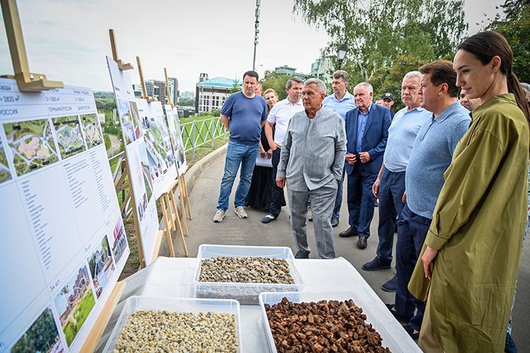 Еще в августе Минниханову и мэру Казани Ильсуру Метшину на месте презентовали как минимум четыре варианта благоустройства