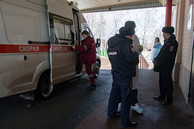 Здоровых увозили в ЖК «Южный парк» — еще одно место проживания студентов, пострадавших — в Елабужскую ЦРБ