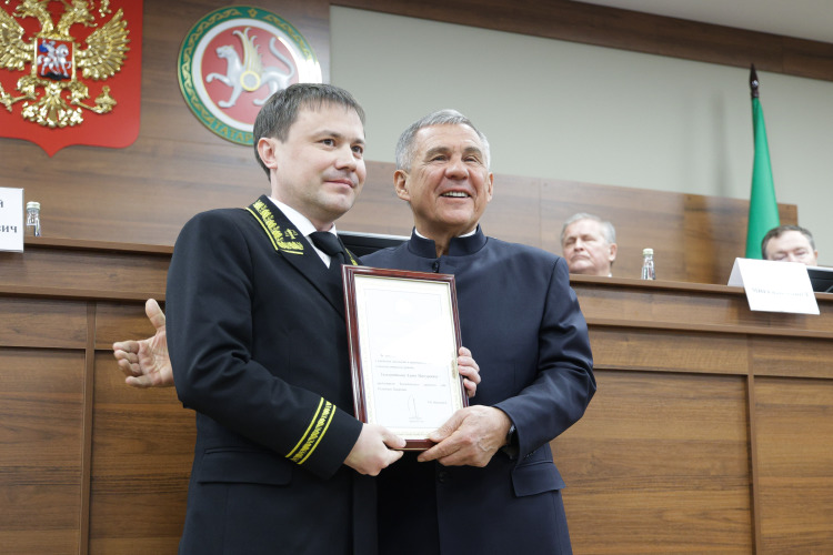 Азат Гильмутдинов слева на фото