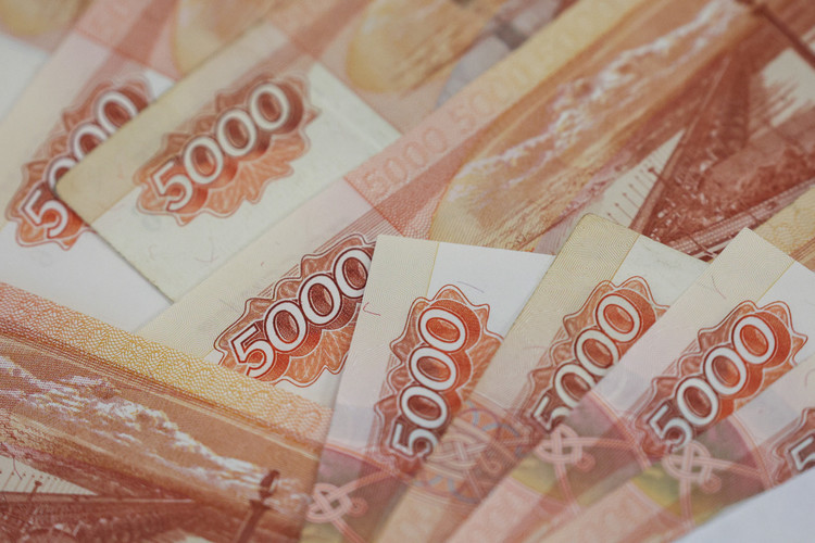 Собеседники «БИЗНЕС Online» отмечают, что блогеры-миллионники в «Инстаграме»* получают в месяц в среднем от 350-400 тыс. рублей, кто-то называл сумму и в 500 тысяч