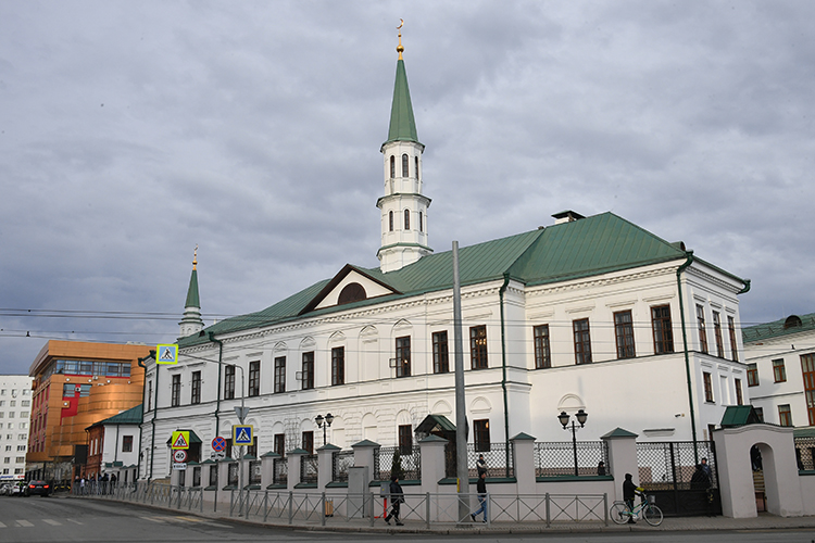 Сегодняшнее главное праздничное богослужение прошло в Галеевской мечети Казани