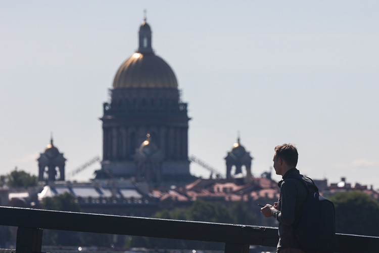Весной если туристы и едут по России, то предпочитают Москву или Петербург