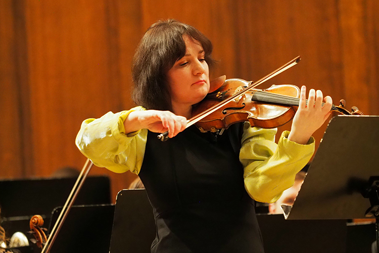 Елена Ревич: «В оркестре работают высококласснейшие музыканты — они представляют собой редчайший ансамбль, с которым для меня была большая честь выступить сегодня»
