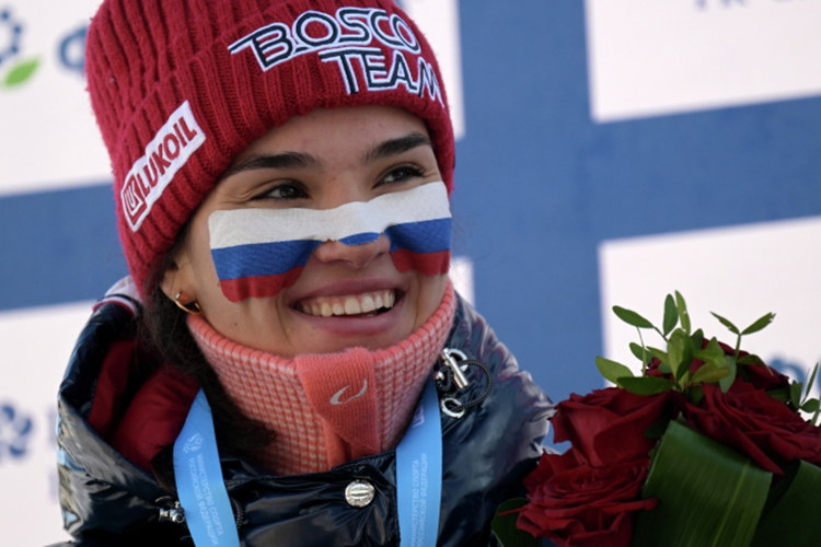 Степанова — самая молодая олимпийская чемпионка в лыжных гонках. Олимпийское «золото» она завоевала в 2022 году, в 21 год, в эстафете. На Кубке мира Степанова выступить в полной мере не успела, а дебютном сезоне высоких результатов не показала