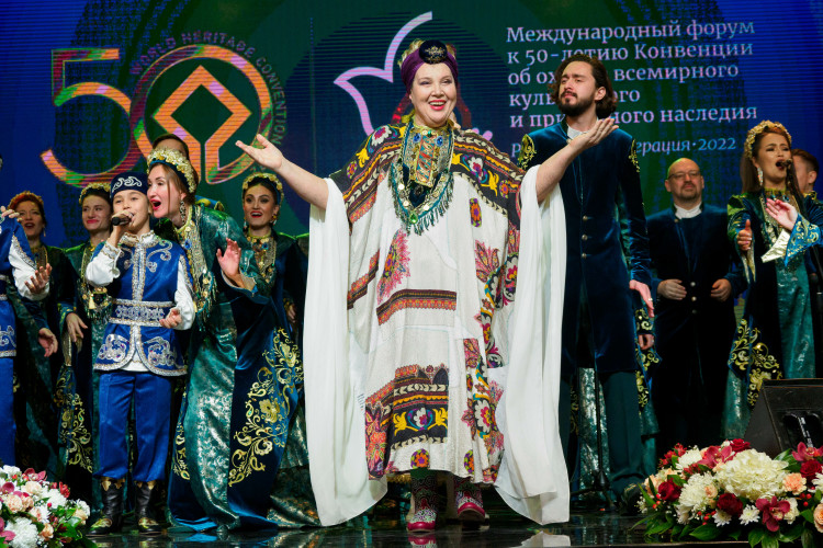 Миляуша Таминдарова — одна из претендентов на получение Тукаевской премии. Ее коллектив блеснул в прайм-тайм на «России 1», ездил с концертами в новые регионы РТ