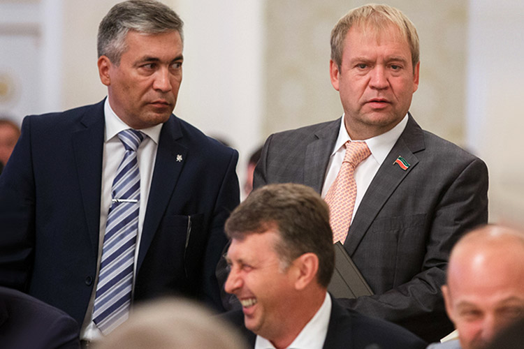 Андрей Егоров (справа, слева — Искандер Гиниятуллин) возглавил комитет ЖКХ. Теперь встает вопрос, кто перехватит бразды правления «Водоканалом», обеспечивающим жизнедеятельность столицы Татарстана