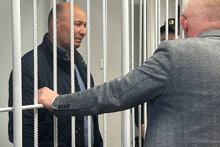 Следователь сказал, что Камаев обвиняется в совершении особо тяжкого преступления, за совершение которого предусмотрено наказание в виде лишения свободы на срок свыше 10 лет