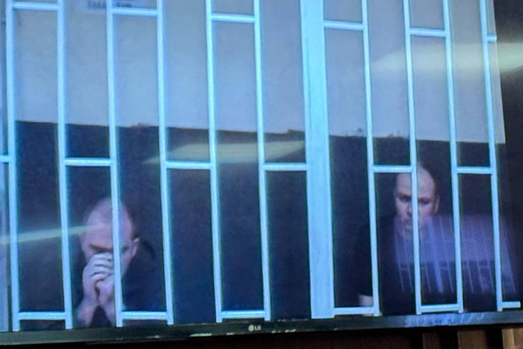 Рустем Гильманов и Амир Латыпов (фото сделаны в перерыве между судебными заседаниями)