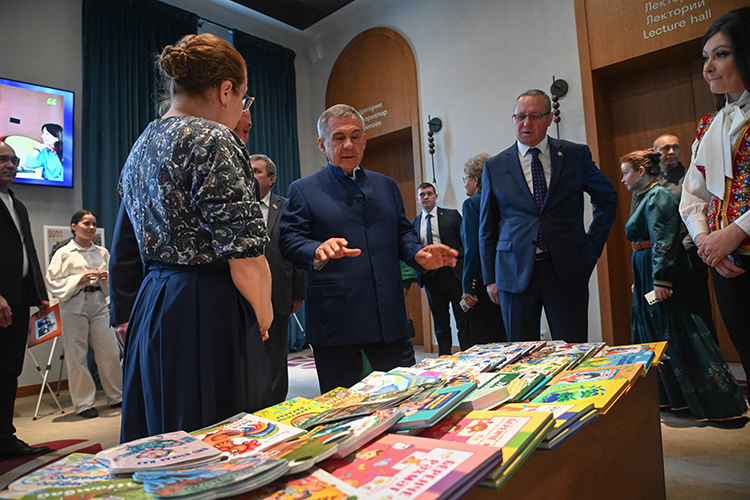 Рустам Минниханов сегодня провел встречу с творческой интеллигенцией в Кремле