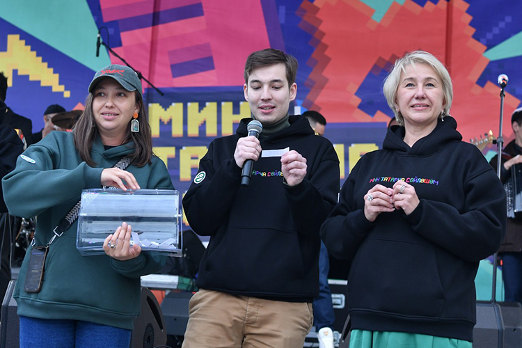 В Казани прошел фестиваль «Мин татарча сойлэшэм!»