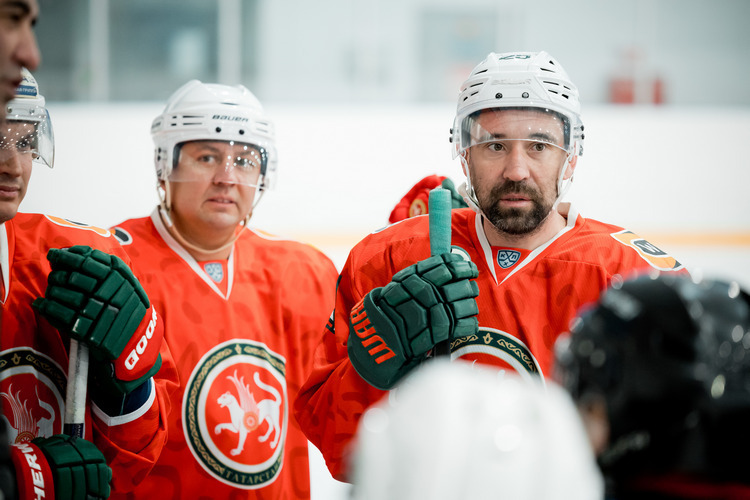 Данис Зарипов организовал визит луганских хоккеистов в Татарстан
