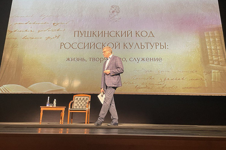 В Казани прошла лекция известного критика и литературоведа Дмитрия Бак
