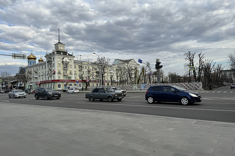 Улицы Луганска завязли в километровых пробках