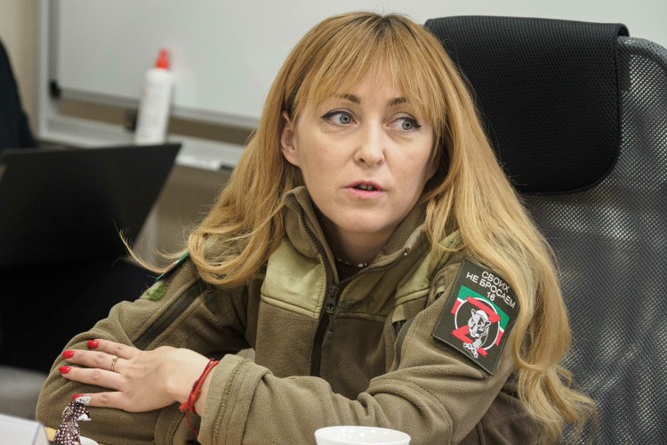 Анна Артемьева активно занимается гуманитарной помощью через закамское движение «Своих не бросаем 16»