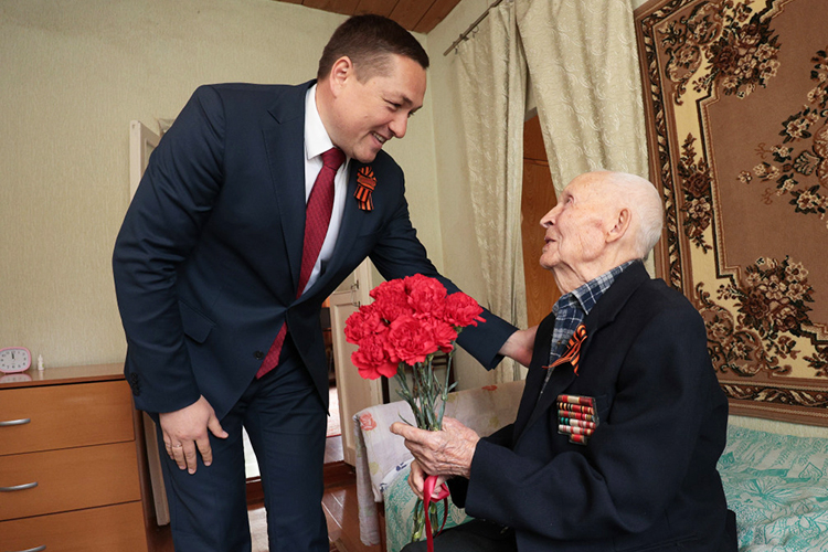 «Помним. Любим. Гордимся!»: казанские энергетики поздравили с 9 Мая 99-летнего фронтовика