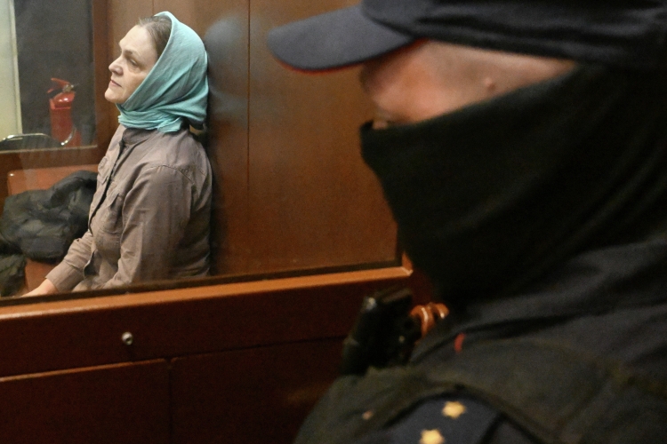 Вчера Басманный суд Москвы отправил Кеворкову в СИЗО на 2 месяца, до 6 июля. Свою вину она не признала