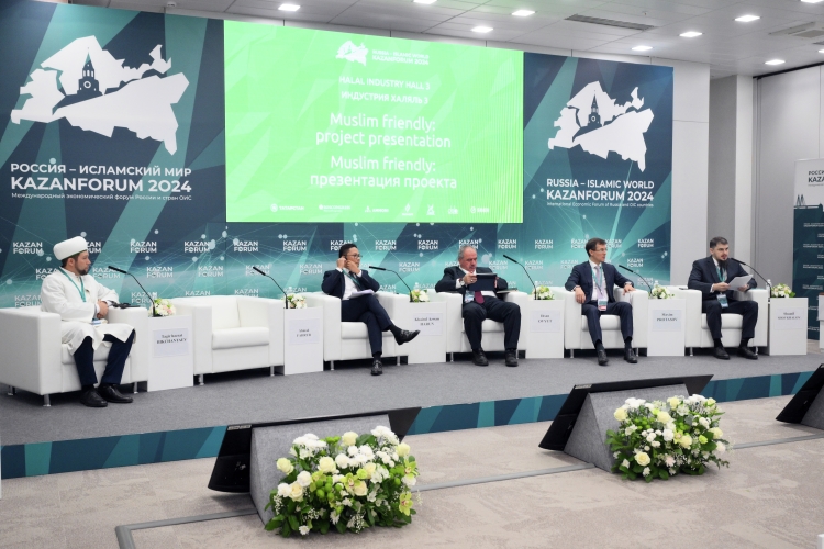 О том, как организовывать комфортные условия для мусульман в сфере услуг, в Татарстане имеют представление давно, а вот о введении единых мировых стандартов заговорили впервые