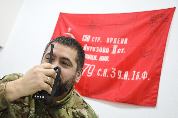 С прошлого года Чикола командует главным госпиталем в ЛНР. Он рассказывает: очень много бойцов получает ранения от дронов-камикадзе