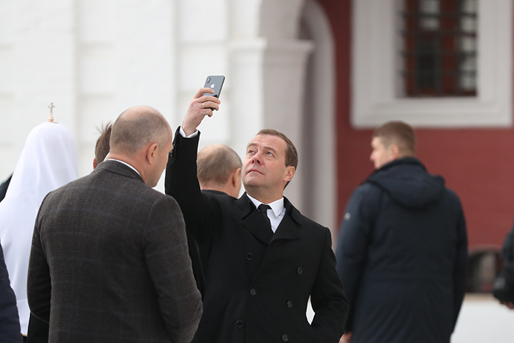 «Что касается Дмитрия Анатольевича Медведева, то, насколько я понимаю, с его главной должности — админа телеграм-канала — его никто и никогда не уволит»