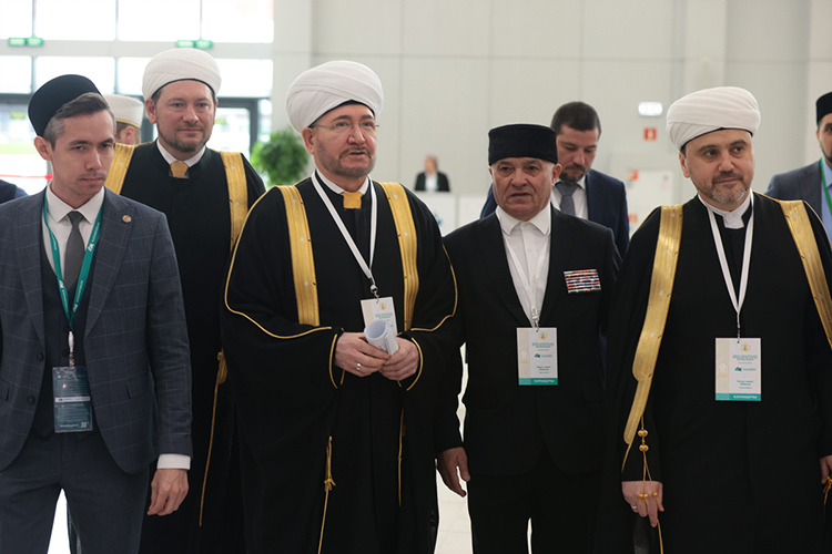 Сегодня на «Казань Экспо» в рамках международного саммита состоялась пленарка традиционного форума татарских религиозных деятелей
