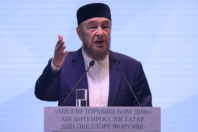 Наиболее эмоциональной и вызвавшей оживление в зале было выступление муфтия Азиатской части России Нафигуллы Аширова