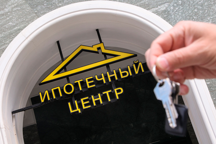 По оценкам Дмитриевой, надувается ипотечный пузырь: на рыночных условиях ипотека не работает (много ли желающих брать ипотеку под 17-19%?)