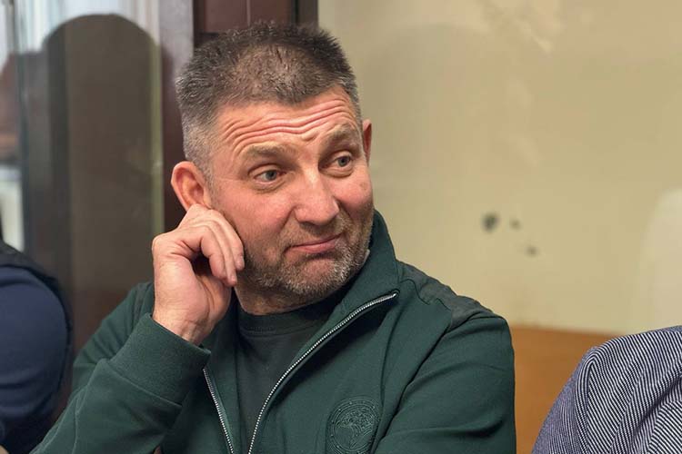 Садриев задержан 20 мая и был допрошен, продолжала Лоскутова, но от дачи показаний обвиняемый отказался, воспользовавшись 51-й статьей Конституции РФ