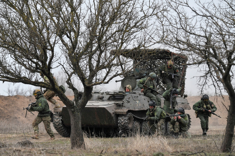 Вооруженные силы Российской Федерации продолжают натиск на неприятеля, а противник продолжает перебрасывать на возникшее Харьковское направление все имеющиеся средства и ресурсы