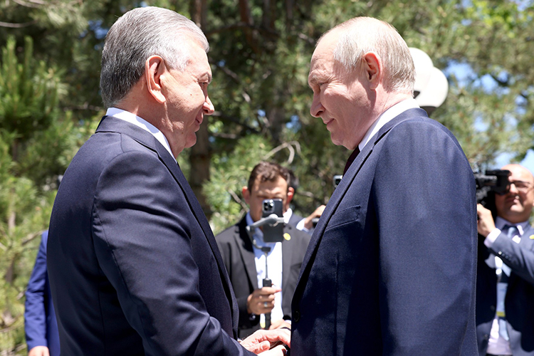 Президент Республики Узбекистан Шавкат Мирзиёев и Президент России Владимир Путин