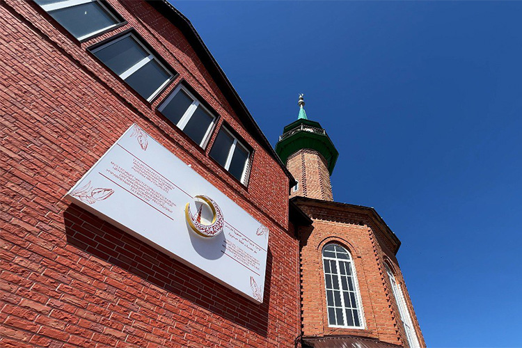 Сейчас в городе действует несколько музеев, можно посетить исламский центр, где проводятся международные выставки картин или сходить в первую соборную мечеть, которая работает не переставая с 1859 года