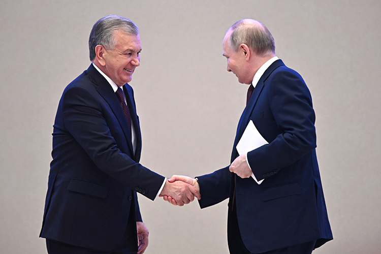 Лидер России провел в Узбекистане на день дольше, чем предполагалось, в результате приняты два очень важных энергетических решения