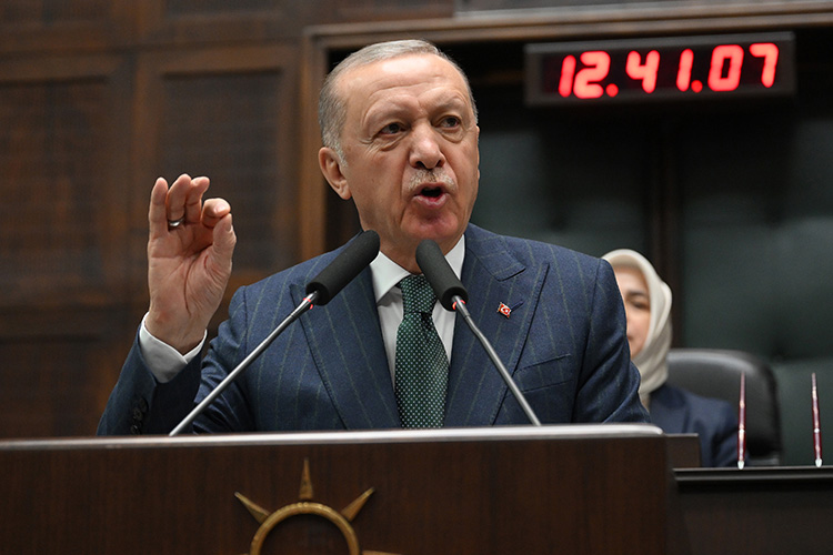 О том, что Анкара желает стать членом союза БРИКС, турецкий президент Реджеп Тайип Эрдоган впервые заявил еще шесть лет назад.