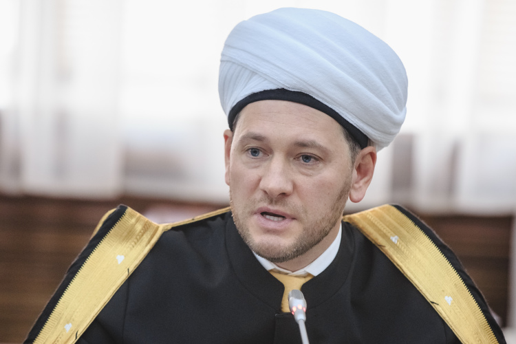 Дамир Мухетдинов: «Я неоднократно высказывался, что авылда не может быть никаких академий, что должно быть высшее специализированное учебное заведение для мусульман и располагаться оно должно в Казани»