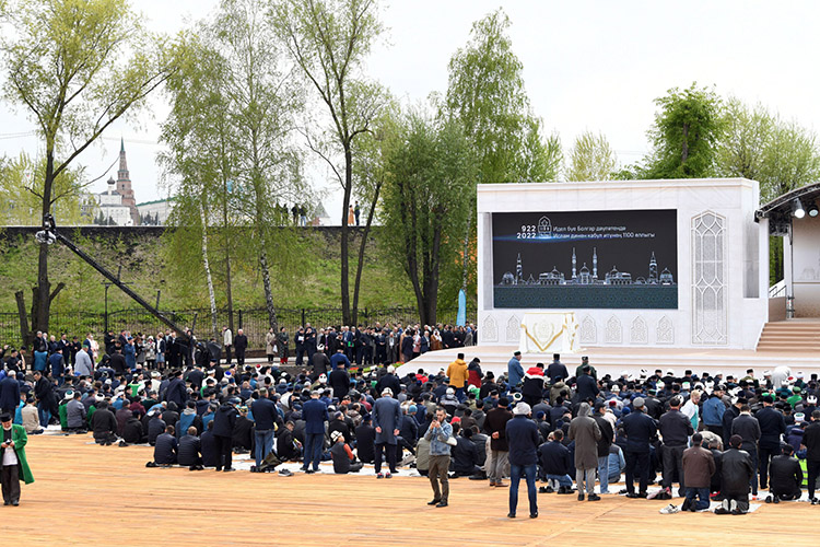 На территории бывшего парка аттракционов «Кырлай» должны были строить Соборную мечеть. В мае 2022 года даже состоялась церемония установки памятного камня в честь возведения главной мечети Казани