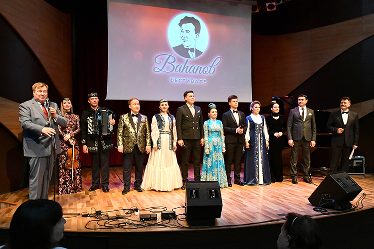 В Баку состоялся юбилейный гала-концерт международного фестиваля татарской песни имени Рашита Вагапова