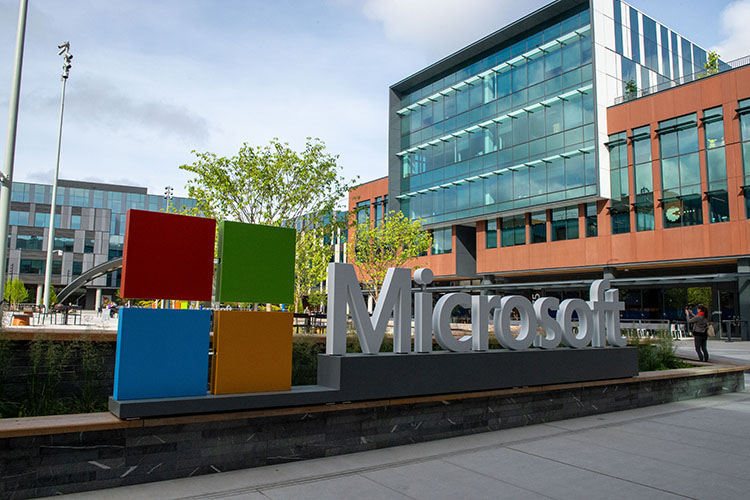 Microsoft сократил около 1 тыс. сотрудников, работавших над платформой смешанной реальности