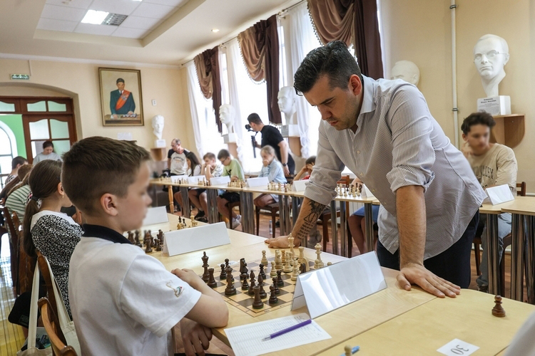 Гроссмейстер Ян Непомнящий, который дважды участвовал в матчах за титул чемпиона мира, посетил Казань