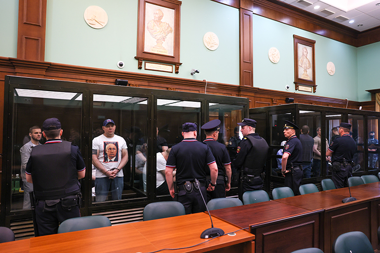 Оглашение приговора криминальному авторитету Медведеву и участникам возглавляемого им преступного сообщества