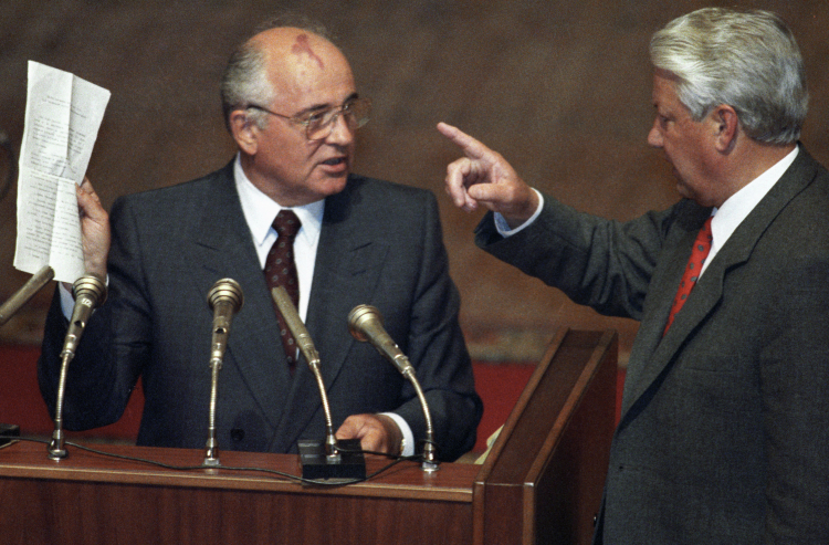 «Если смотреть изнутри событий 1990-го, то мы увидим, что это, на мой взгляд, просто один из эпизодов борьбы между Борисом Ельциным и Михаилом Горбачевым»