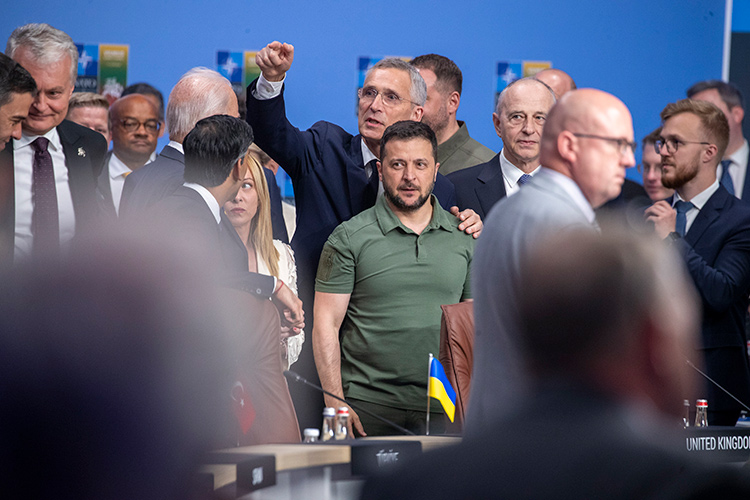 «Для Зеленского эти две площадки, саммит в Швейцарии и после саммит в Вашингтоне, это две последние площадки, на которых он попытается поиграть роль президента Украины»