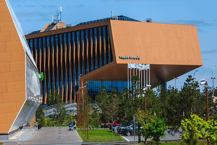 Несмотря на то, что в Университете Иннополис средний балл ЕГЭ среди поступивших в вуз снизился на 3,8%, до 89,59 балла, среди вузов Татарстана он остается лидером