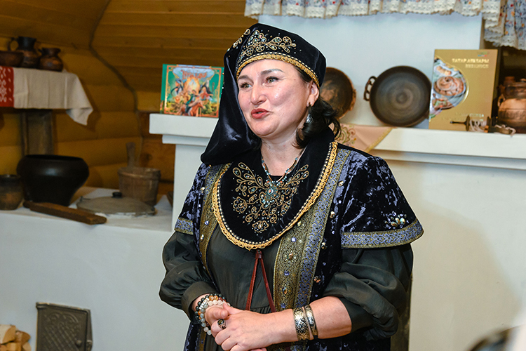 Фарида Бибарс: «К сожалению, в Казани нет мест, кроме социальных учреждений, где бы прививались ценности татарской культуры, языка, быта. А запрос на это огромный, как на территории республики, так и за ее пределами!»