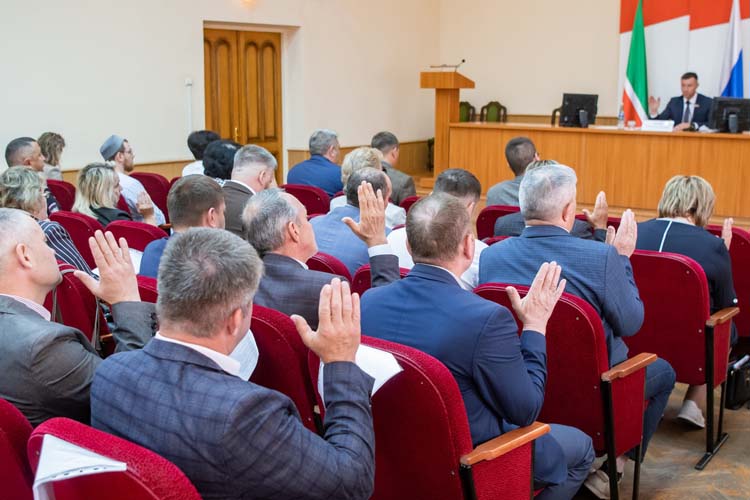 Депутаты единогласно проголосовали за отставку Камаева по собственному желанию