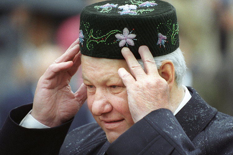Доброй традицией стало участие в Сабантуе президентов нашей страны. Первым стал Борис Ельцин, приезжавший в Казань в 1996-м