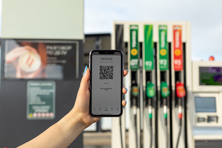 Есть у сети свое мобильное приложение «АЗС Татнефть», в котором действует сервис по оплате топлива